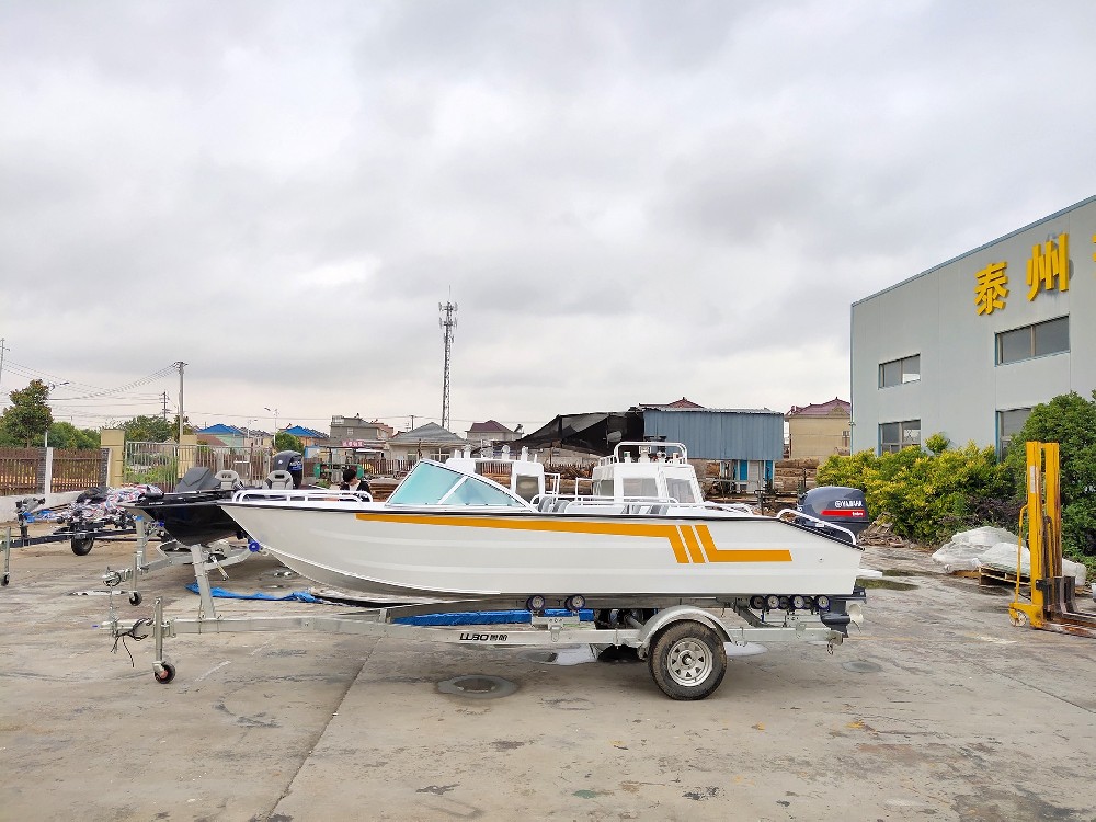 快艇528型前操