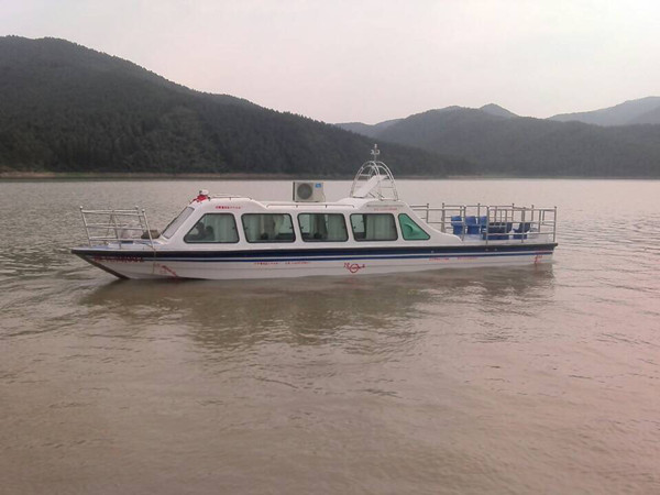 1320游乐艇